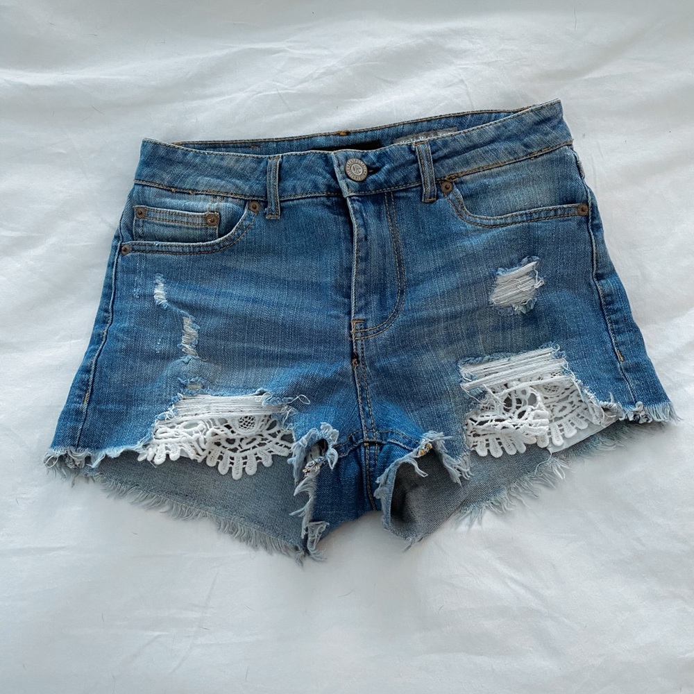 Aéropostale jean shorts.
